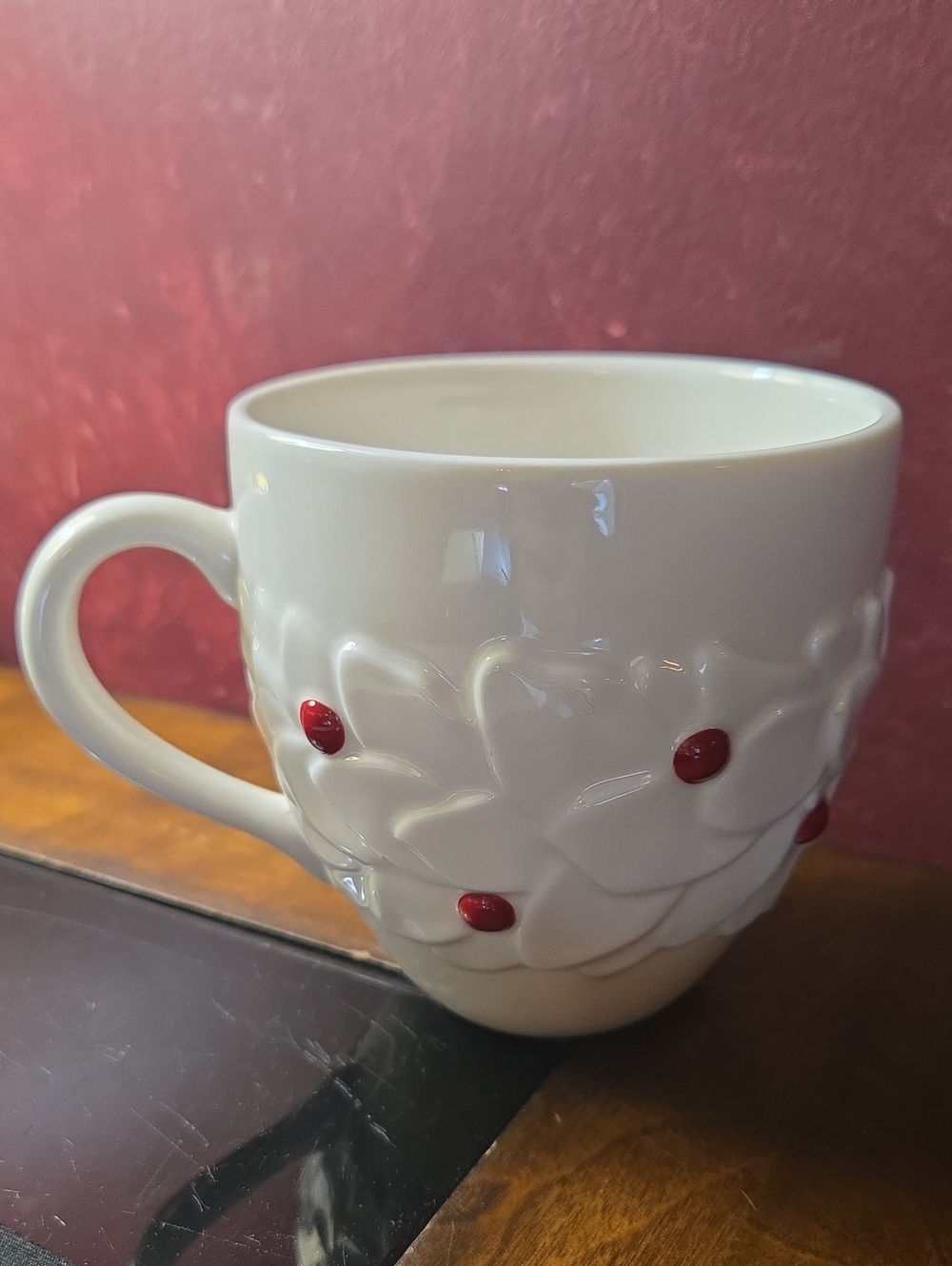 Vtg Starbucks 2004 Christmas Mug White Red Holly Berries Poinsettia Cup 16 Oz